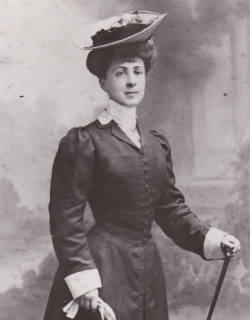 Ginette Goedorp à l'époque de ces fiançailles, le 19 août 1907, à Lourdes / Association Francis Jammes Orthez