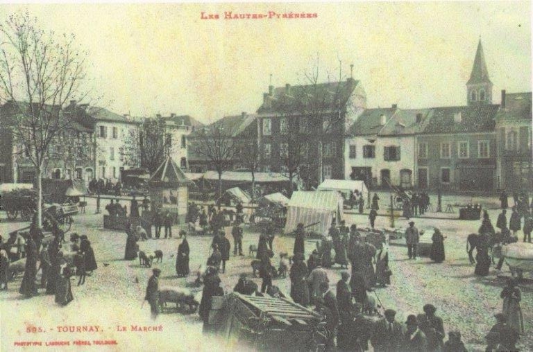 Tournay - Le marché Tournay - Le marché