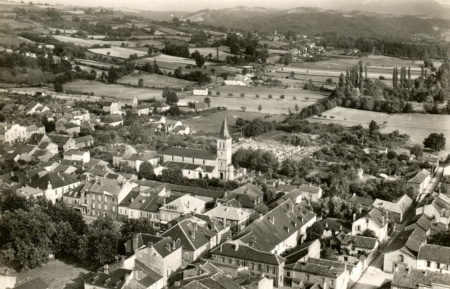 Vue aérienne de Tournay - Association F. Jammes - Orthez Vue aérienne de Tournay - Association F. Jammes - Orthez